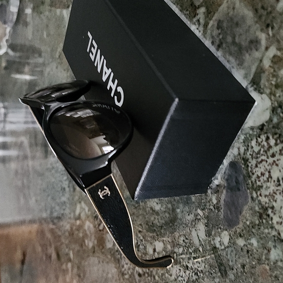 Authentic CHANEL Retro Sunglasses - Picture 2 of 16